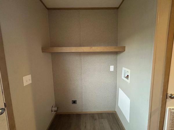 2021 76CEJ16663AH22  Home