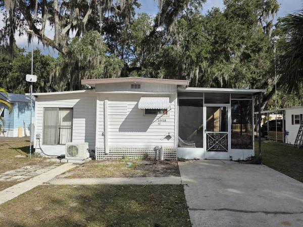 Photo 1 of 2 of home located at 10418 Oak Cir. Lake Wales, FL 33898