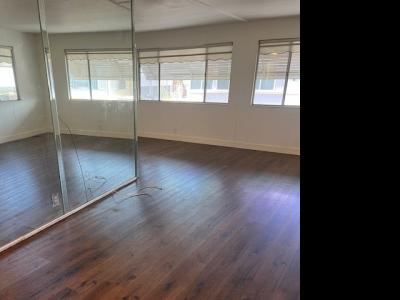 Photo 4 of 6 of home located at 8811 Canoga Avenue 383 Canoga Park, CA 91304