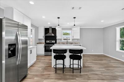 Photo 5 of 7 of home located at 432 Oak Ridge W Lakeland, FL 33801