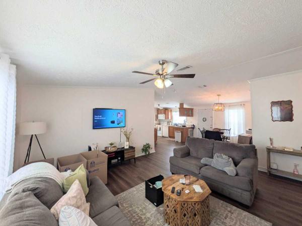 2005  Mobile Home For Sale