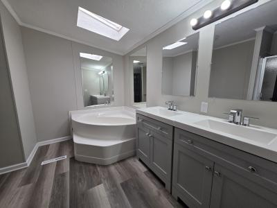 Photo 3 of 15 of home located at 1004 Estate Drive Flint, MI 48506