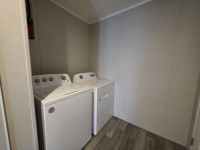 Photo 4 of 12 of home located at 566 Persimmon Court Flint, MI 48506