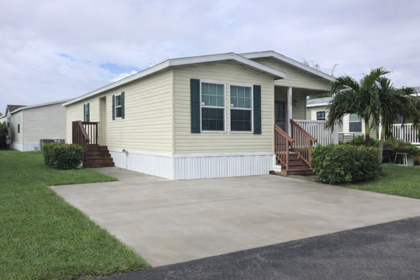 2016 Skyline 4802 Mobile Home