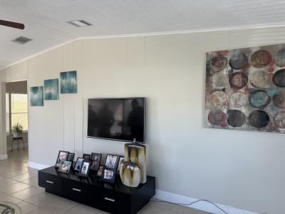 Photo 5 of 13 of home located at 34574 SW 187th Ct Homestead, FL 33034