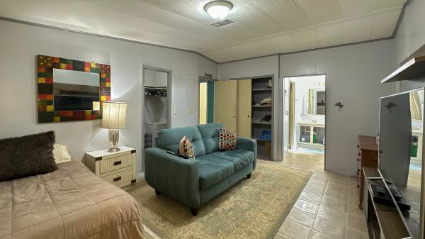 1988 HOME 748-FK-6 Mobile Home