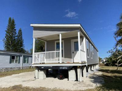 Photo 5 of 11 of home located at 1405 82nd Avenue, Site #106 Vero Beach, FL 32966