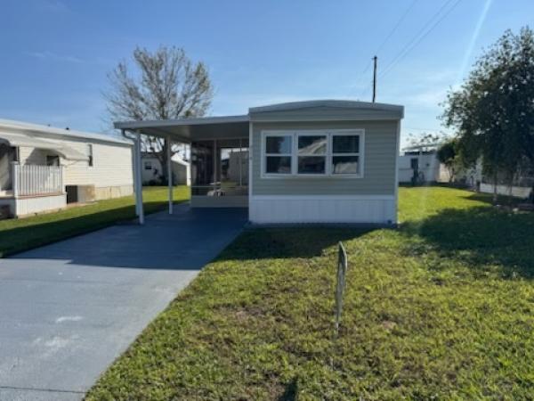 Photo 1 of 2 of home located at 214 Leisure Drive Frostproof, FL 33843