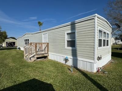 Photo 3 of 20 of home located at 214 Leisure Drive Frostproof, FL 33843