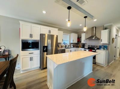 Photo 5 of 48 of home located at 3605 Umbrella Tree Lane Oxford, FL 34484