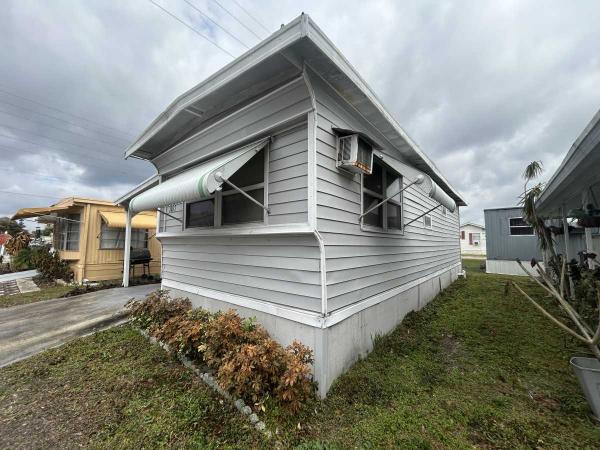 Photo 1 of 2 of home located at 1003 Maple Ave Saint Cloud, FL 34769