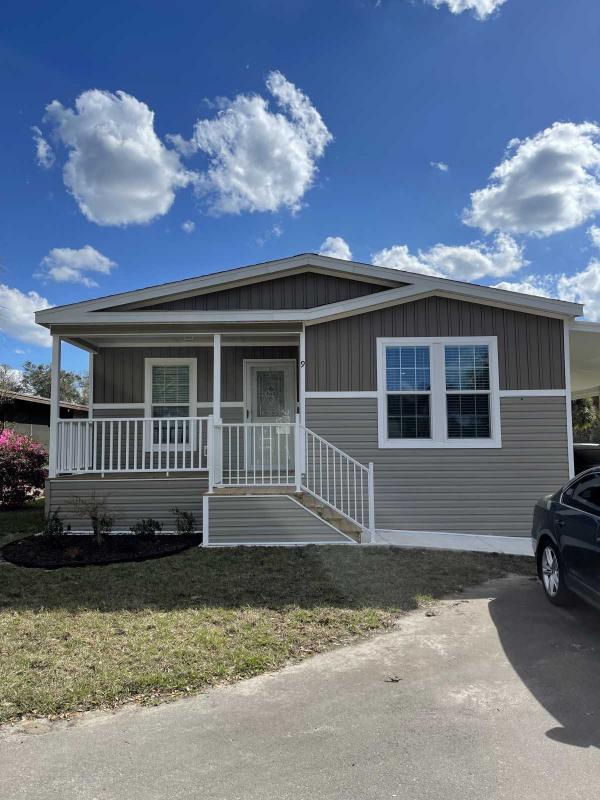 Photo 1 of 2 of home located at 9 Anita Court Sorrento, FL 32776