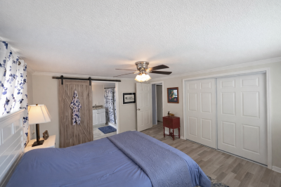 Photo 5 of 46 of home located at 2001 83rd Ave N Saint Petersburg, FL 33702