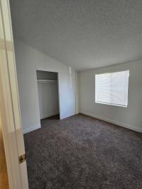 1990 Paramount Manufactured Home