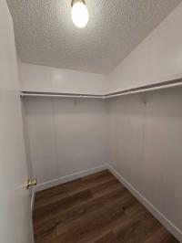 1990 Paramount Manufactured Home