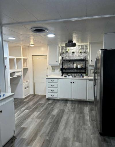 Photo 4 of 8 of home located at 10701 N 99th Ave #71 Peoria, AZ 85345