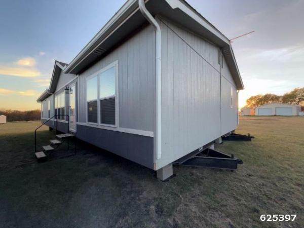 Photo 1 of 2 of home located at Crazy Red's Mobile Homes 8451 Palmer Ln Ponder, TX 76259