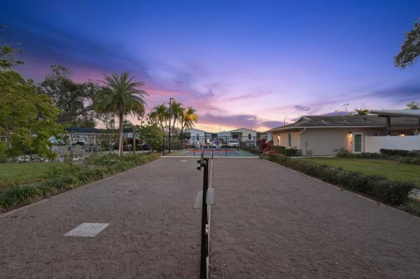 1985 Barrington Manufactured Home