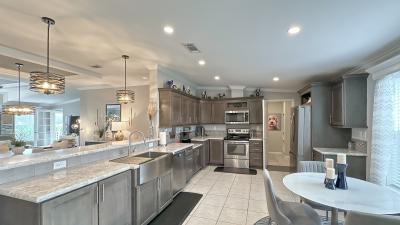 Photo 2 of 18 of home located at 527 Palmer Dr Lady Lake, FL 32159