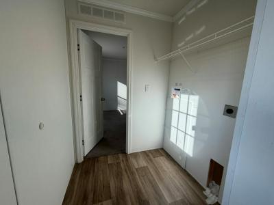 Photo 4 of 8 of home located at 2525 County Line Rd., #211 Des Moines, IA 50321