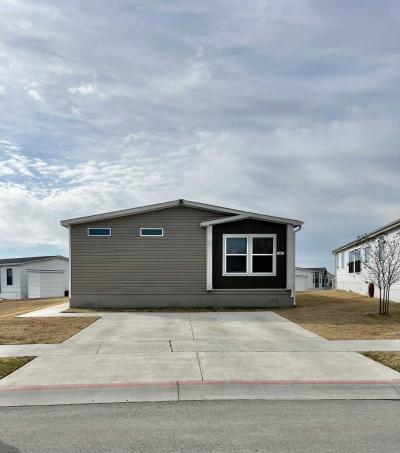 Photo 4 of 49 of home located at 4901 Berdoll Bend Del Valle, TX 78617