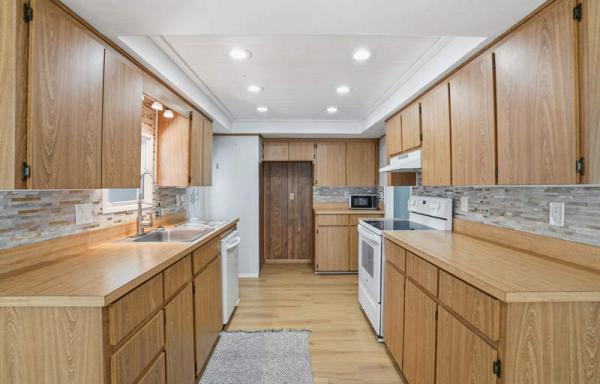 1968 Hillcrest Manufactured Home