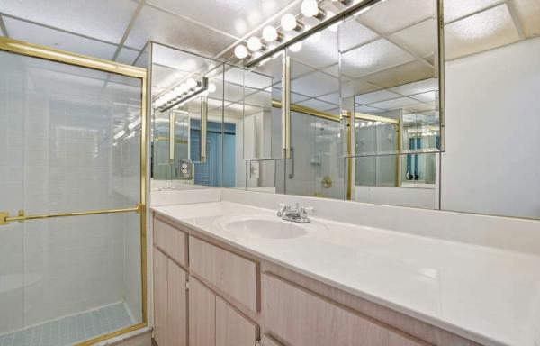 1968 Hillcrest Manufactured Home