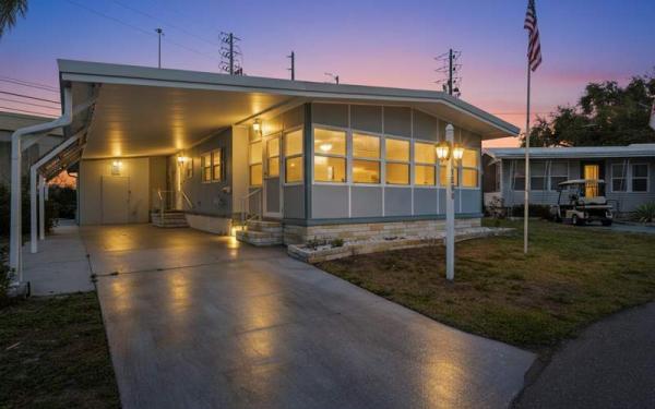 1968 Hillcrest Manufactured Home