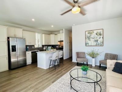 Photo 5 of 8 of home located at 10201 N. 99th Ave. #2 Peoria, AZ 85345