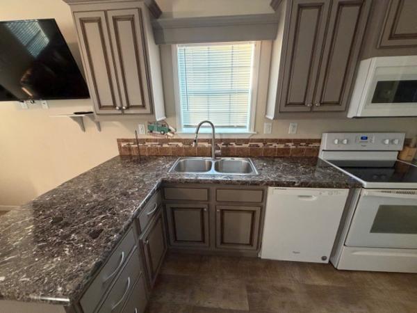 2018 Skyline 2610B W/PORCH Mobile Home