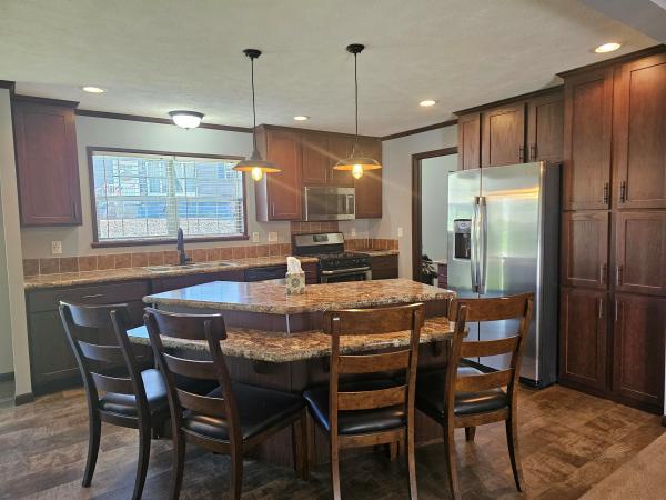 2017 Colony 323 deercreek  Home