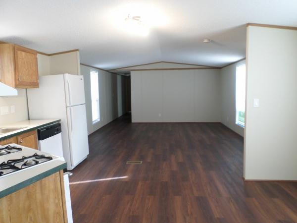 2004 Schult Pinecrest Mobile Home