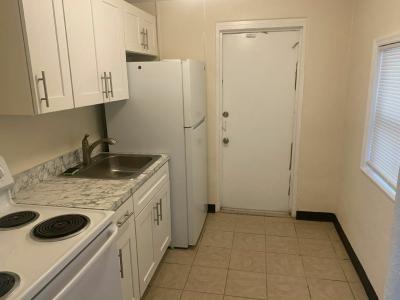 Photo 3 of 8 of home located at 4 East Main St Mount Dora, FL 32757