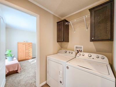 Photo 3 of 8 of home located at 18 Nicklaus Ave Nevada, IA 50201