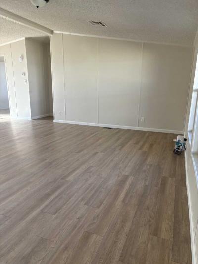 Photo 4 of 15 of home located at 2609 W Southern Ave Tempe, AZ 85282