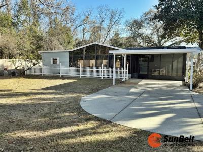 Photo 2 of 38 of home located at 150 Woodland Drive Leesburg, FL 34748