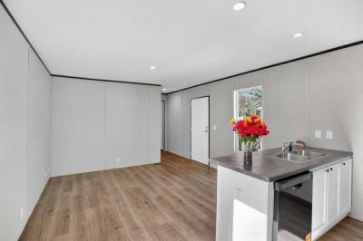 Photo 4 of 19 of home located at 5560 Nelson Street N. #18 Charleston, SC 29418