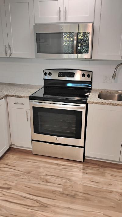 Photo 3 of 27 of home located at 1415 Main St. Tarpon Springs, FL 34689