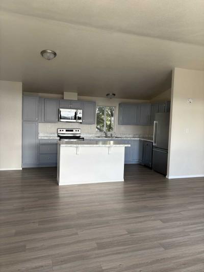 Photo 4 of 14 of home located at 2609 W Southern Ave Tempe, AZ 85282