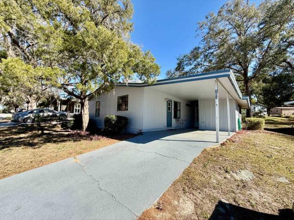 Photo 1 of 2 of home located at 305 Cypress Curve Lady Lake, FL 32159