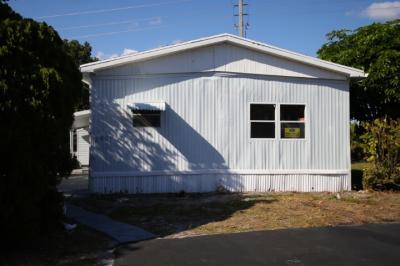 Photo 2 of 18 of home located at 2401 NW 21st Way Lot 450 Boynton Beach, FL 33436