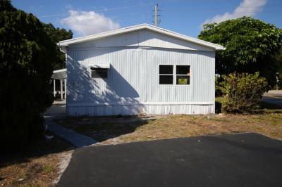 Photo 3 of 18 of home located at 2401 NW 21st Way Lot 450 Boynton Beach, FL 33436