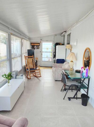 Photo 3 of 20 of home located at 5151 4th St N Saint Petersburg, FL 33703