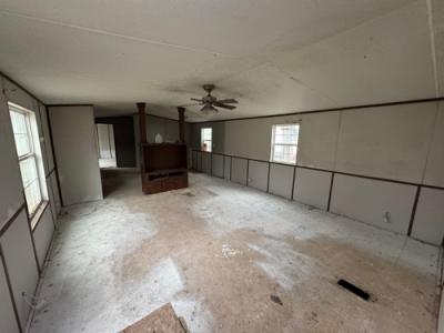 Photo 2 of 18 of home located at 12834 Lake Circle Dr Alexandria, KY 41001