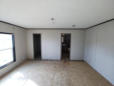 Photo 4 of 10 of home located at 239 Red Oak St Kilgore, TX 75662