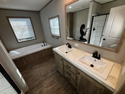 Photo 7 of 9 of home located at 412 Holloway Ln Big Sandy, TX 75755