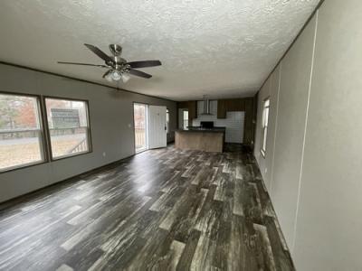 Photo 4 of 12 of home located at 1418 Slaughter Rd Benton, KY 42025