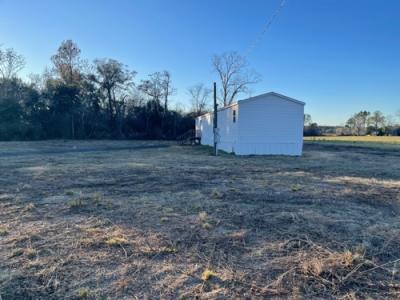 Photo 4 of 15 of home located at 805 Smart Rd Alma, GA 31510