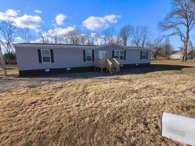 Photo 2 of 15 of home located at 1507 N Oak Street Du Quoin, IL 62832