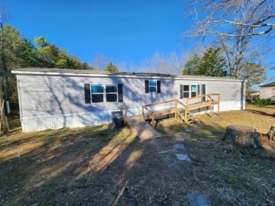 Mobile Home at 651 County Road 204 Danville, AL 35619